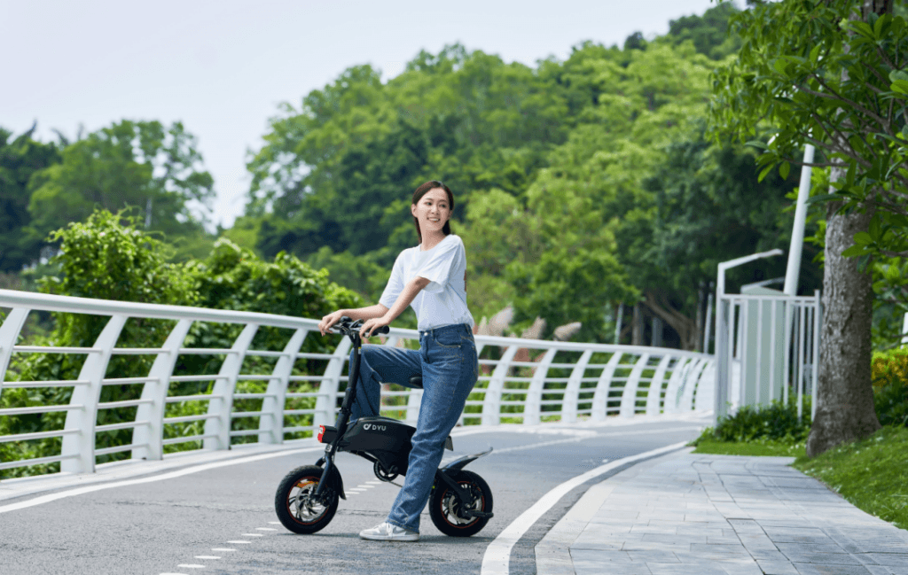 Guide to the safe riding of electric bikes in rain: 8 tips to keep in mind